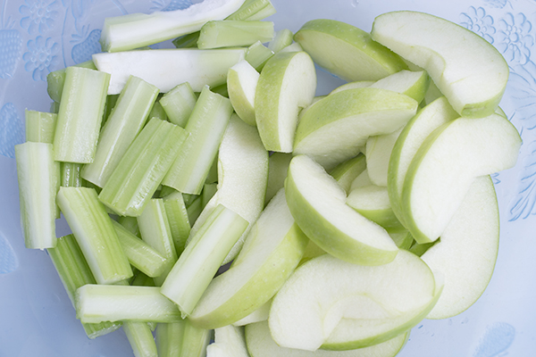 Green Apple Celery Juice Step 1